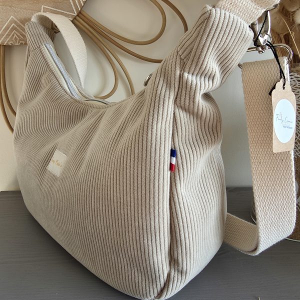 Sac demi-lune en velours côtelé beige – Collection Douce Audace