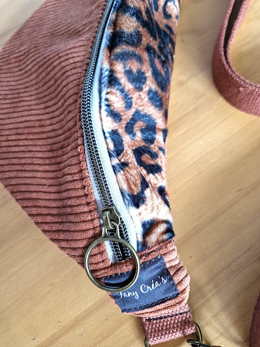 sac banane en velours côtelé marron TS  (nouvelle collection) – Image 3