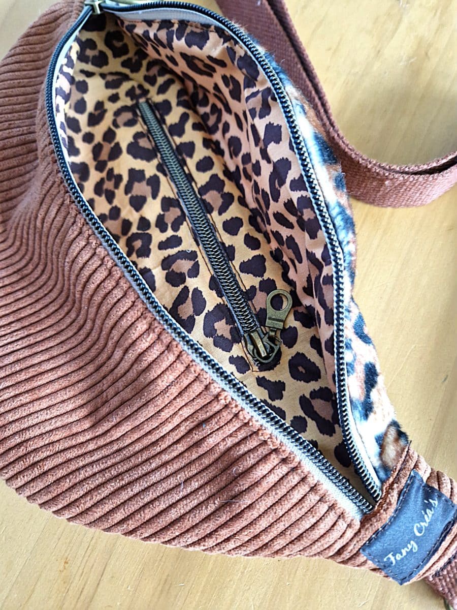 sac banane en velours côtelé marron TS  (nouvelle collection) – Image 4