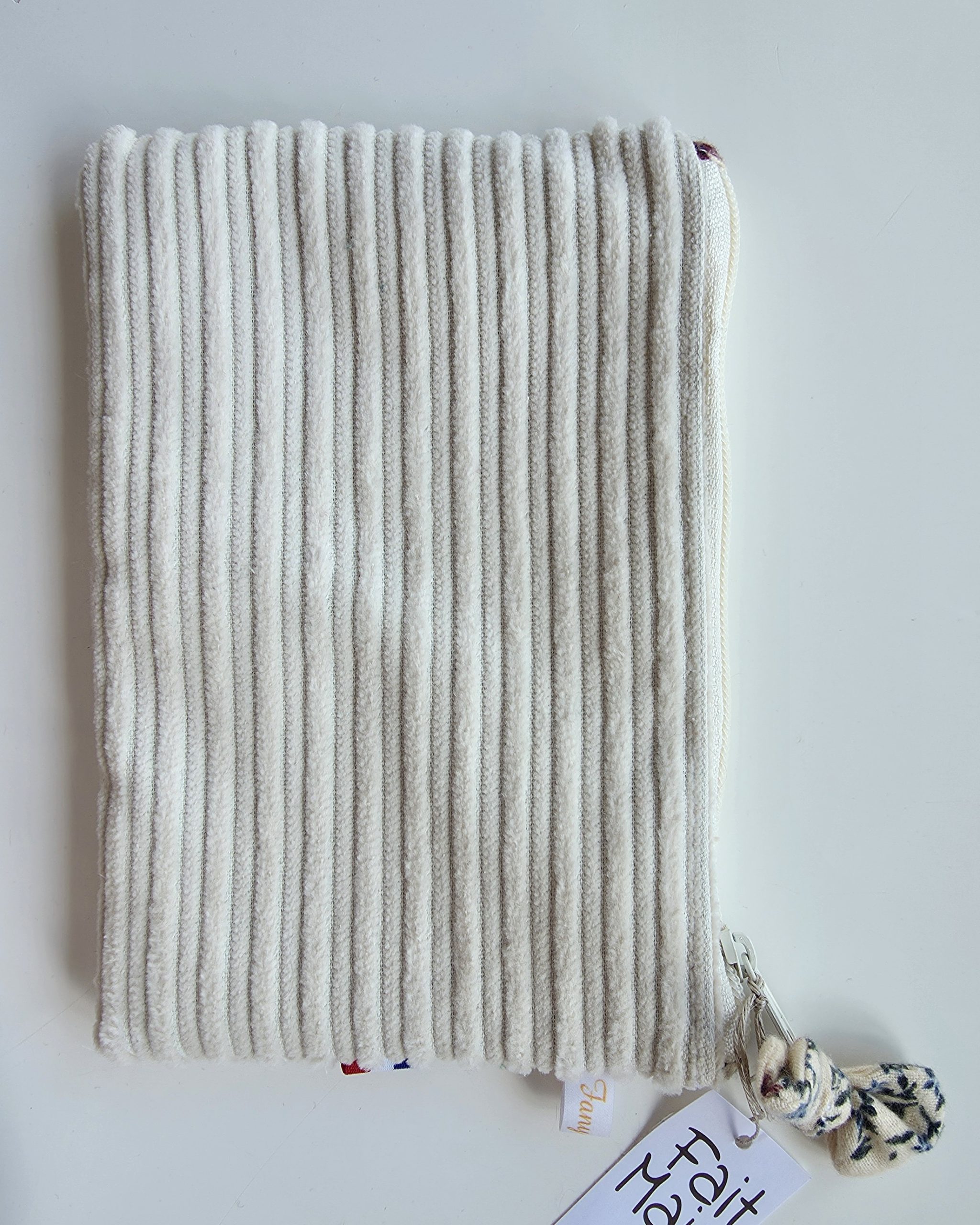 Trousse plate en velours côtelé ( divers coloris) – Image 8