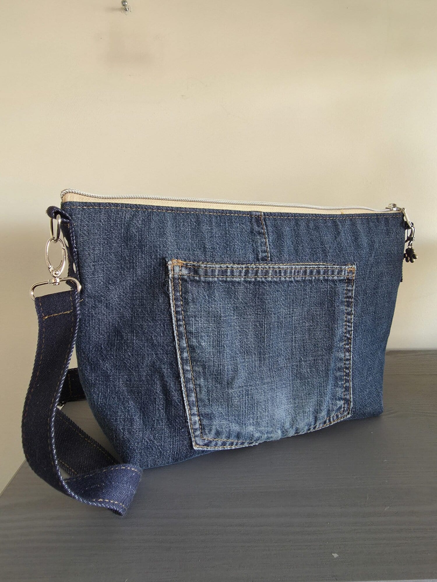 Sac à main en jean upcyclé – Image 2