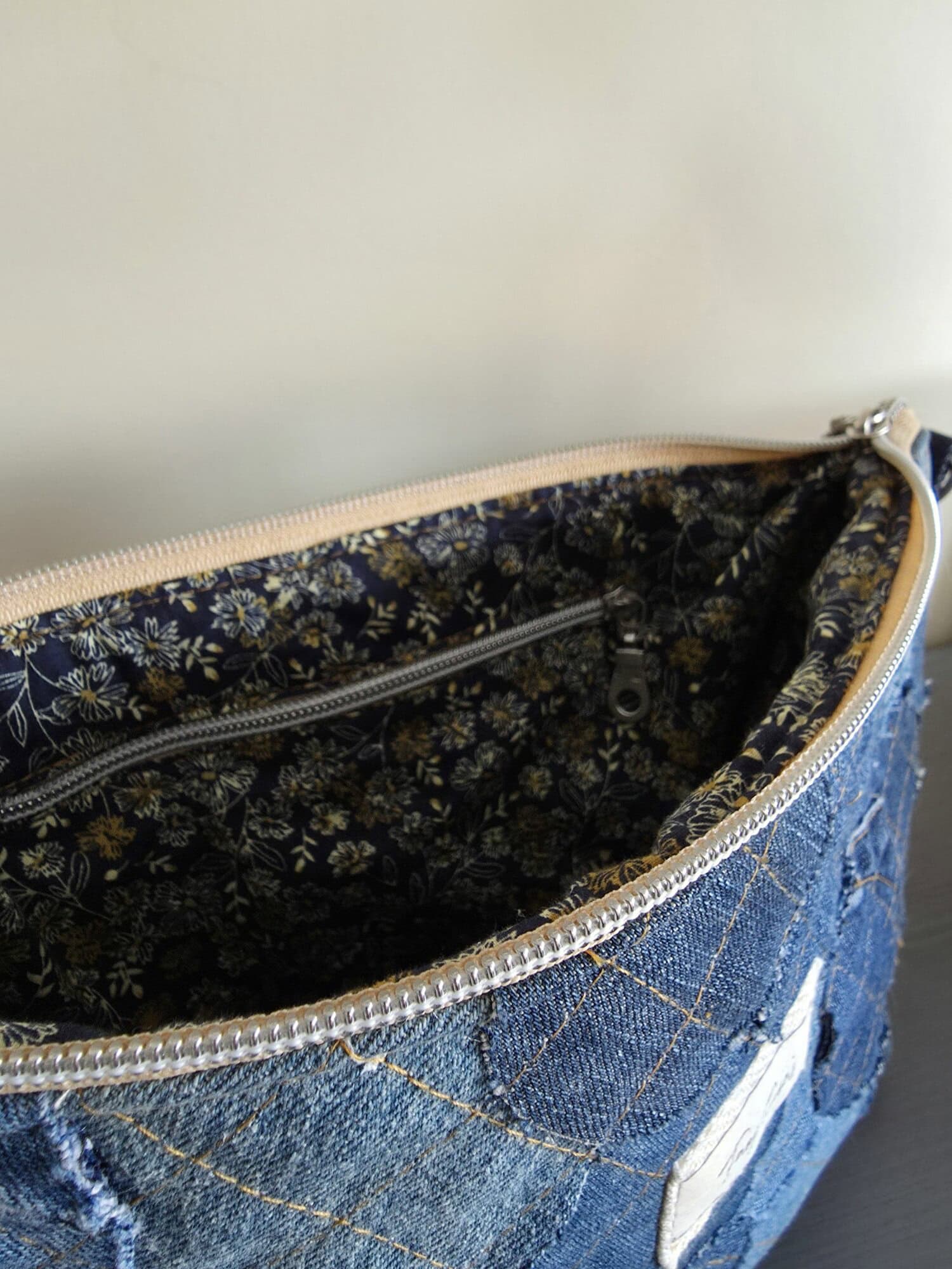 Sac à main en jean upcyclé – Image 5