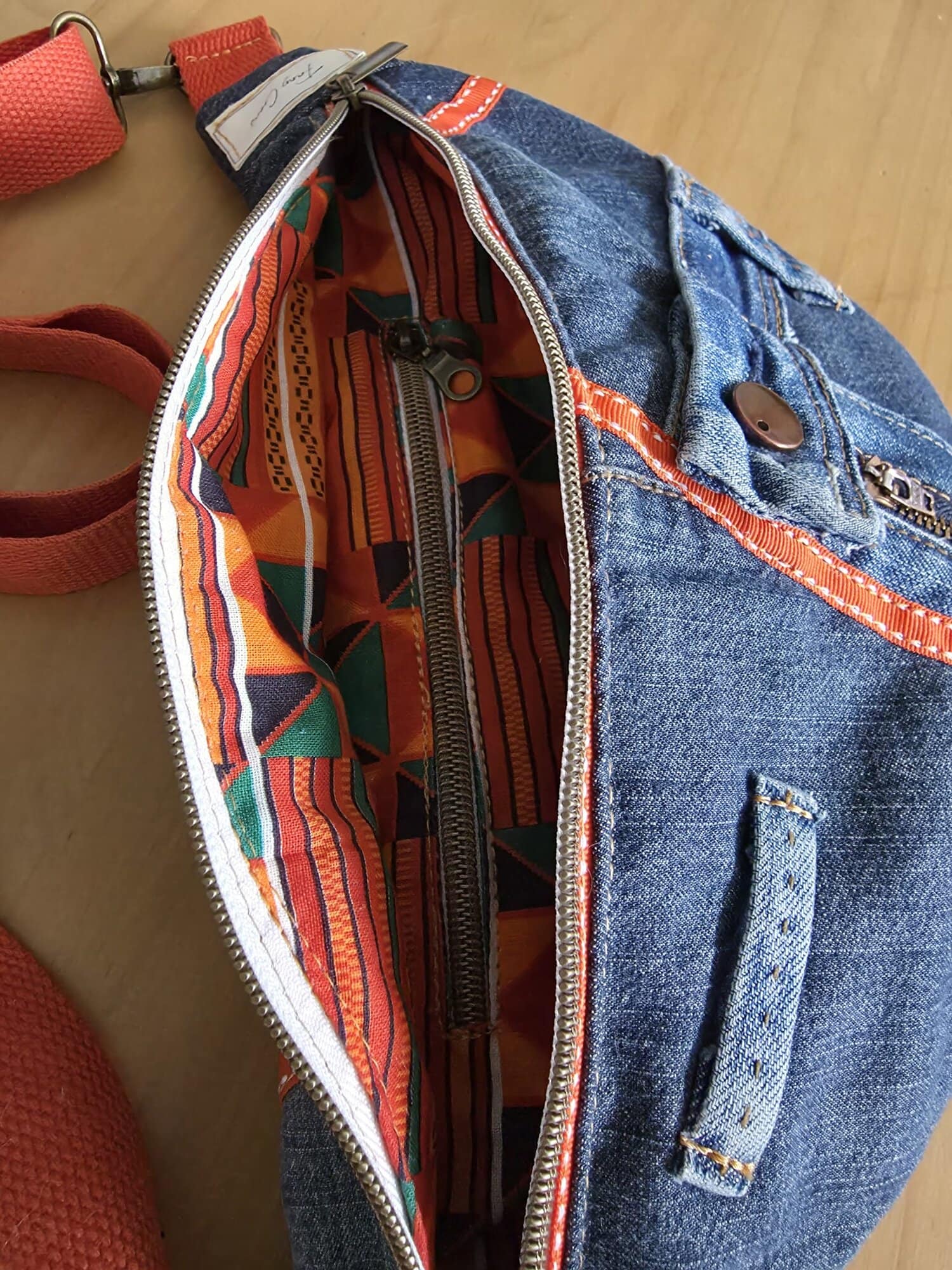 sac banane en jean upcyclé Taille M (nouvelle collection) (Copie) – Image 3