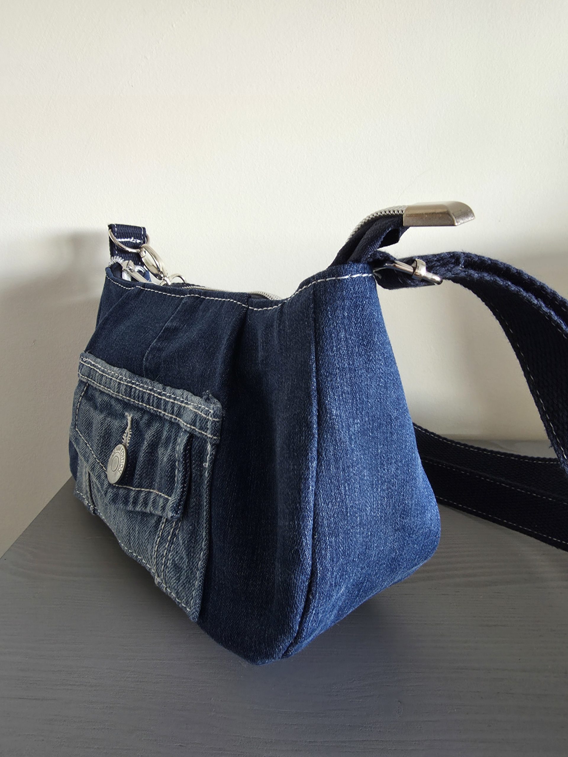 Mini sac Scarlet en jean upcyclé – Image 3