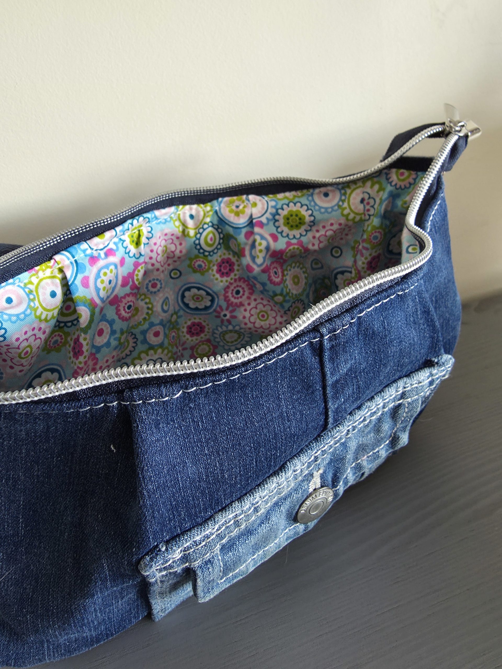 Mini sac Scarlet en jean upcyclé – Image 4
